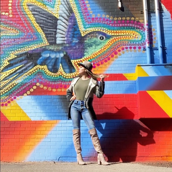 POSH AMBASSADOR 💯✌️💁🏼‍♀️ - Picture 2 of 2